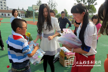 大學生村官守望志愿者服務隊1.jpg